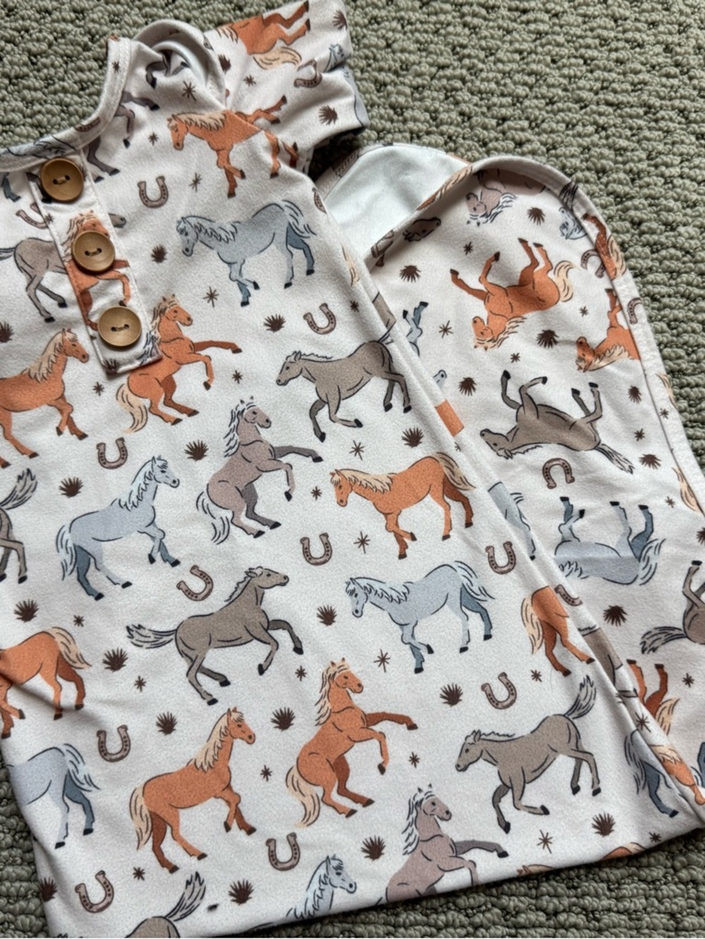 P's Ponies Newborn Baby Knot Gown &
Hat Set